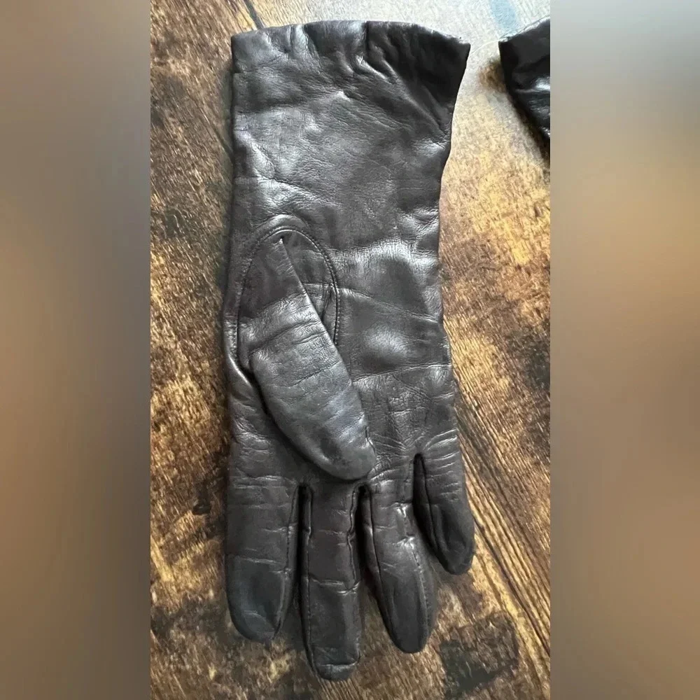 VINTAGE: Aris | womens leather, cashmere lined driving gloves. Size: 7